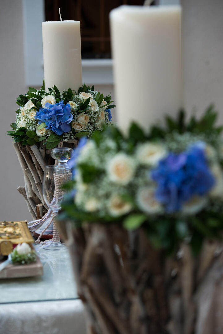 Elegant wedding with rustic details